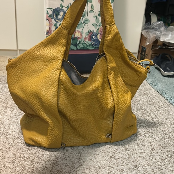 Vince Camuto, NEVER USED, Tumeric in color - Picture 12 of 14